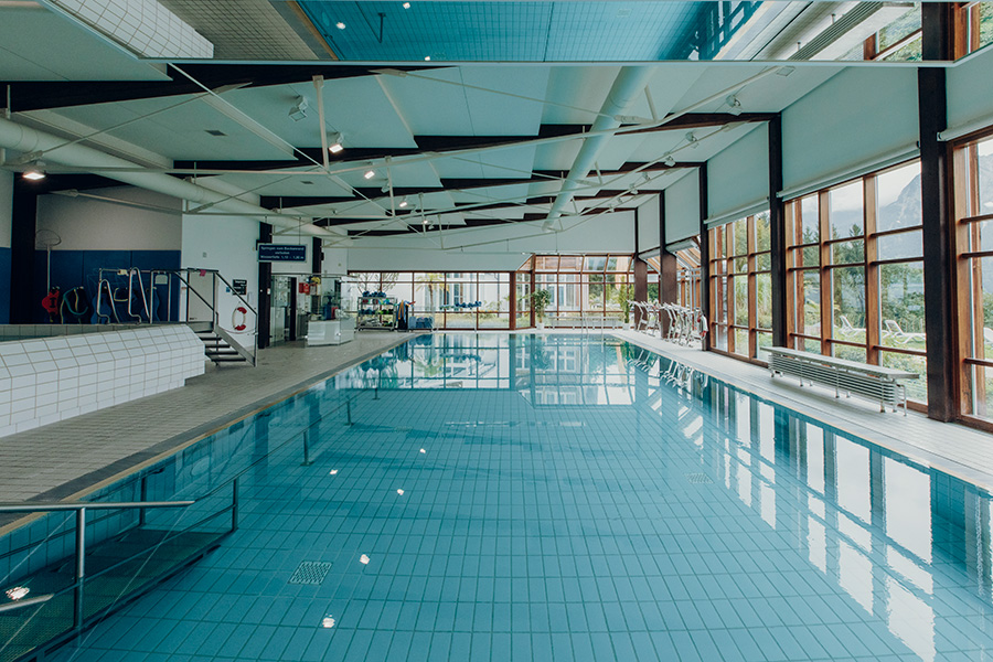 Schwimmbad für sportliche Betätigung der Rehabilitanden Schwimmbad für sportliche Betätigung der Rehabilitanden