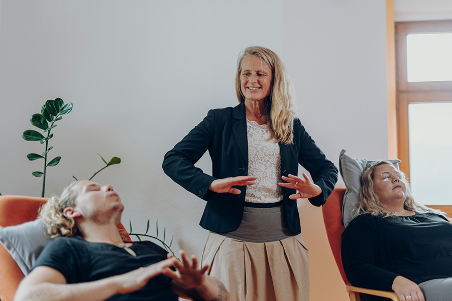 Auch eine psychologische Therapie bietet die Fachklinik Oberstdorf Ihren PatientInnen Auch eine psychologische Therapie bietet die Fachklinik Oberstdorf Ihren PatientInnen